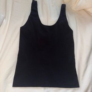 Black babaton tank - Aritzia